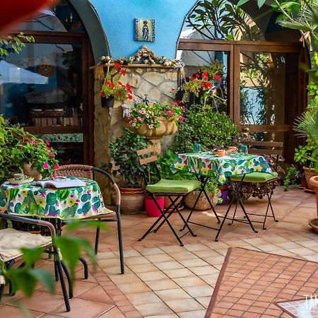 شاكا La Finestra Sul Cortile B&B المظهر الخارجي الصورة