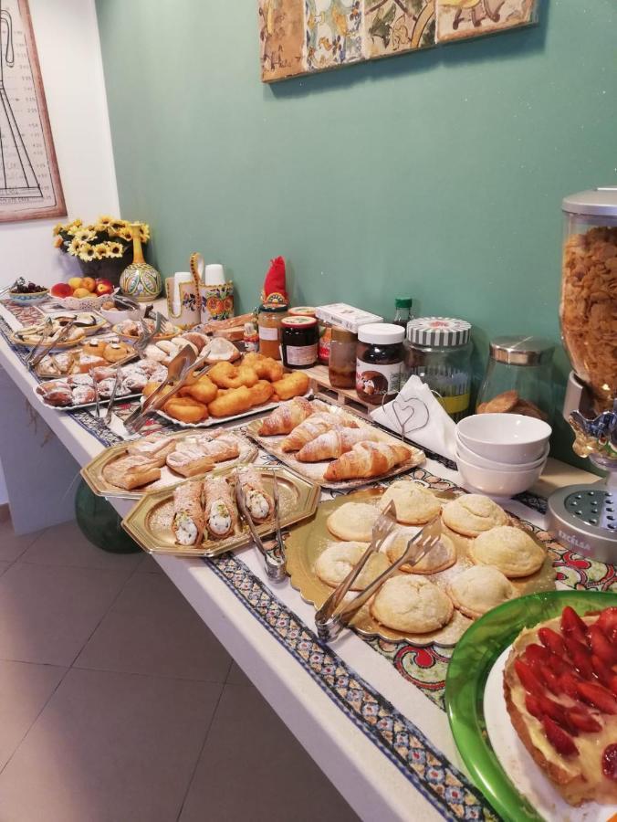 شاكا La Finestra Sul Cortile B&B المظهر الخارجي الصورة