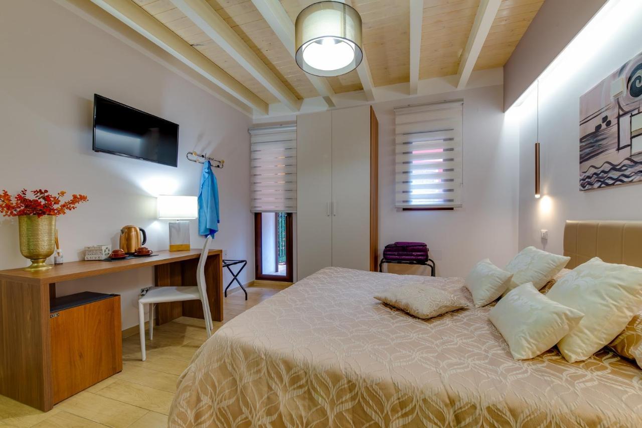 شاكا La Finestra Sul Cortile B&B المظهر الخارجي الصورة