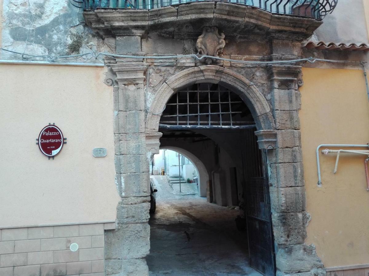 شاكا La Finestra Sul Cortile B&B المظهر الخارجي الصورة
