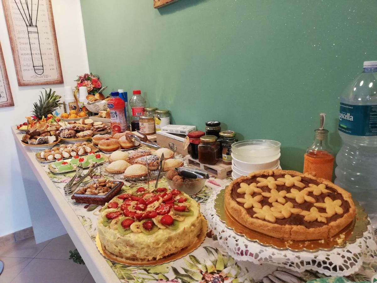 شاكا La Finestra Sul Cortile B&B المظهر الخارجي الصورة